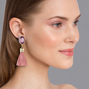 Quasten Ohrringe als Ohrstecker in Amethyst mit  Quaste in Puderrosa von AmuseToi