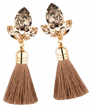 Glitzernde Ohrstecker in Beige mit edler Quaste von AmuseToi