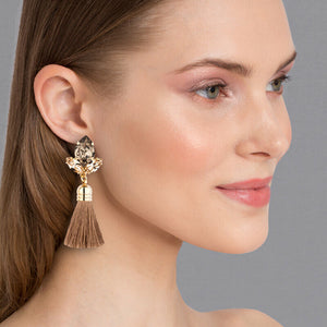 Glitzernde Ohrstecker in Beige mit edler Quaste von AmuseToi