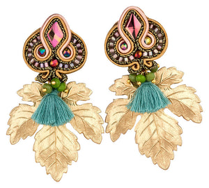Rosafarbene Soutache-Ohrstecker kleinen hellblauen Quasten und goldenen Blättern