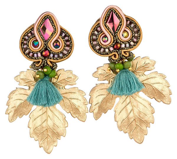 Rosafarbene Soutache-Ohrstecker kleinen hellblauen Quasten und goldenen Blättern