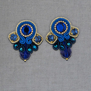 Funkelnde Soutache-Ohrstecker in Dunkelblau