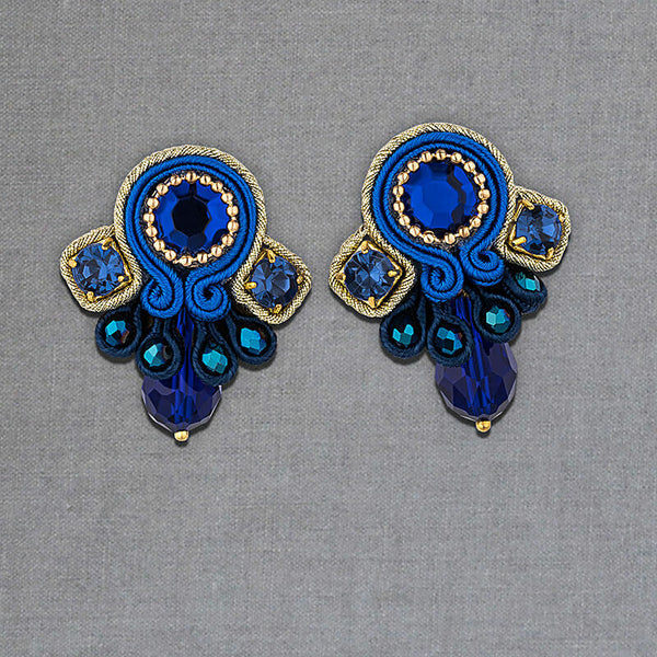 Funkelnde Soutache-Ohrstecker in Dunkelblau