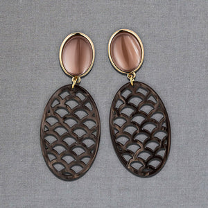 Beige ClipOhrringe mit schokobraunem Oval im Marrakesch-Stil von AmuseToi