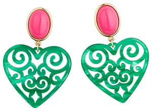 Schöne Herz-Ohrringe mit pinken Ohrsteckern und dunkelgrünen Herz-Ornamenten von AmuseToi