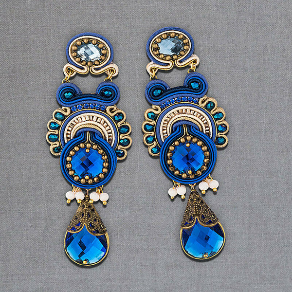 Schöne Soutache-Ohrringe in Dunkelblau