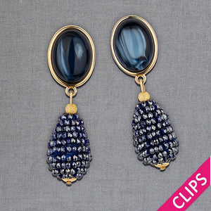 Blaue Ohrclips mit glitzerndem Tropfen von AmuseToi
