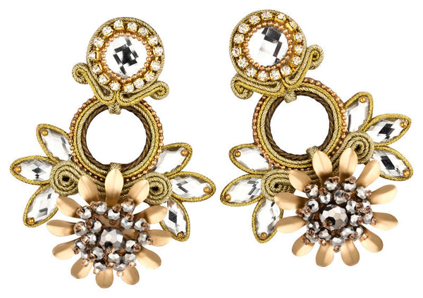 Große goldfarbene Ohrringe mit floralen Elementen in Soutache-Optik
