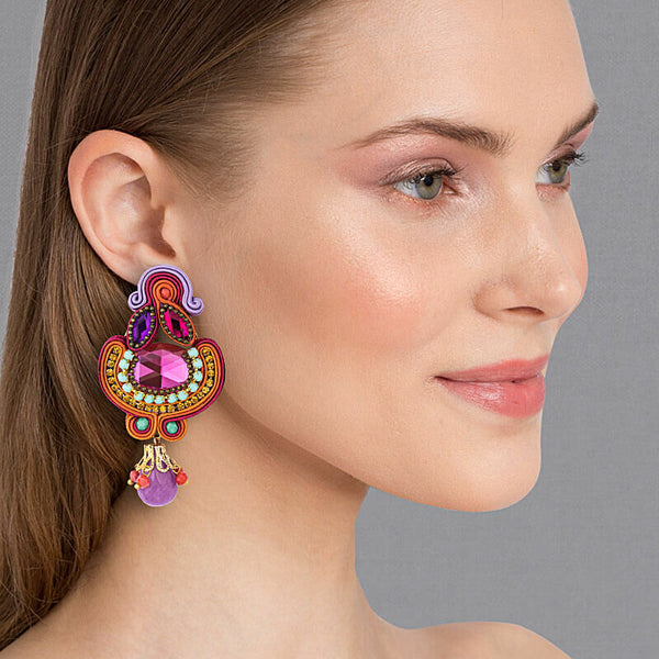 Farbenfrohe Statement-Ohrringe in Orange, Flieder und Pink