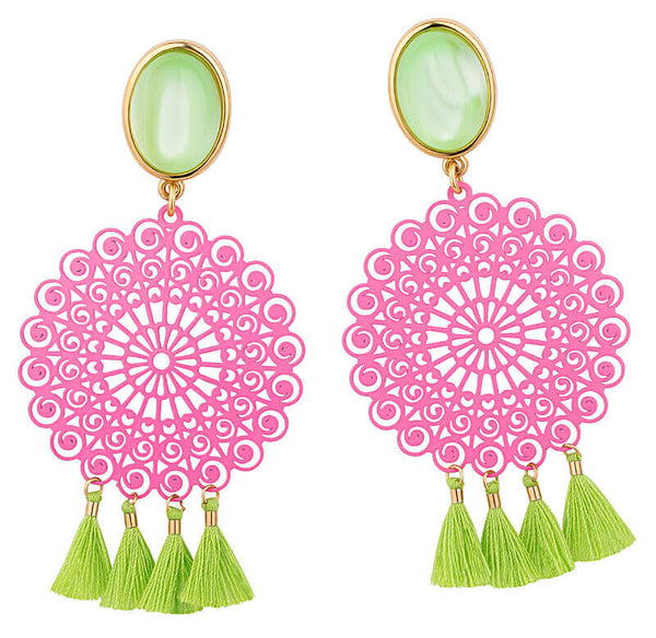 Ohrstecker in Grasgrün mit Ornament in Rosa und grünen Quasten von AmuseToi