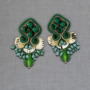 Funkelnde Soutache-Ohrringe in Grün und Gold