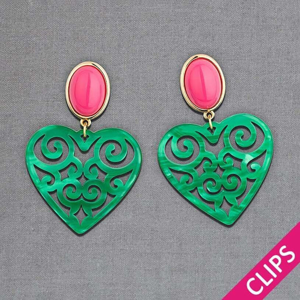 Schöne Herz-Ohrringe mit pinken Ohrclips und dunkelgrünen Herz-Ornamenten von AmuseToi