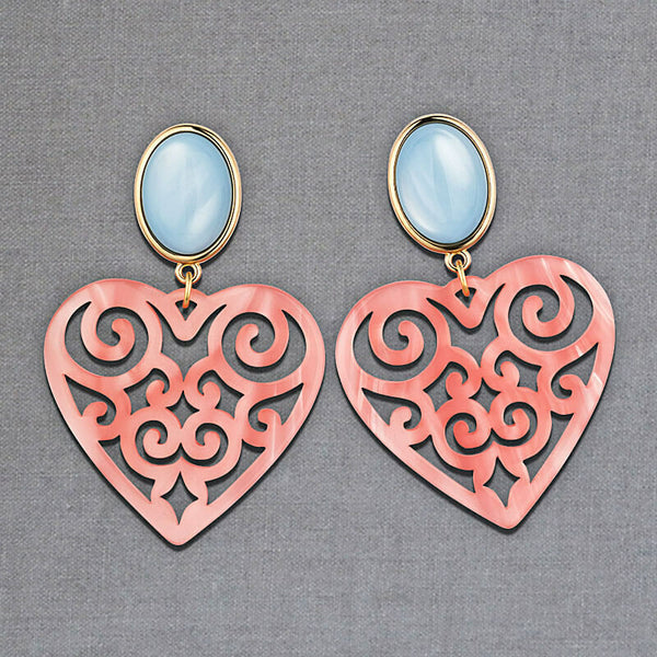 Schöne Herz-Ohrringe mit hellblauen Ohrsteckern und Herz-Ornamenten in Rosa von AmuseToi