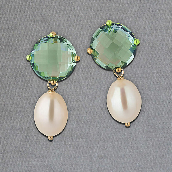 Set aus lindgrünen Ohrsteckern mit Süßwasserperle und Armreif mit lindgrünen Glas-Kristallen