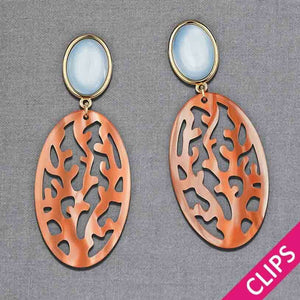 Ohrclips in Hellblau mit Ornament in Korallenoptik von AmuseToi