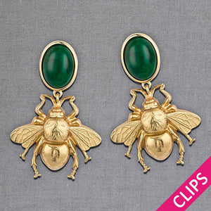 Ohrclips in Dunkelgrün mit goldener Hummel von AmuseToi