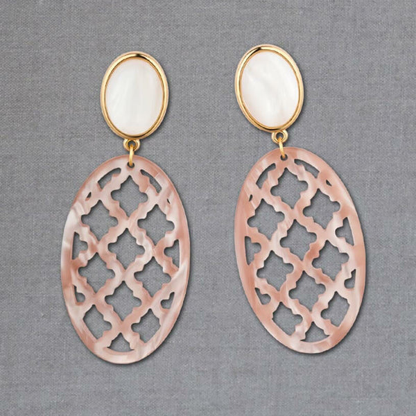 Perlmuttfarbener Ohrstecker mit nudefarbenem Oval im Marrakesch Stil von AmuseToi