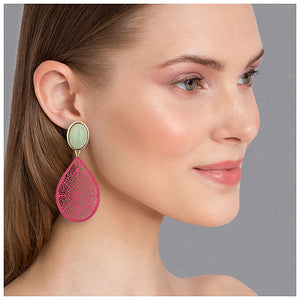 Ohrstecker in Jadegrün mit zart geprägtem Tropfen in Pink von AmuseToi