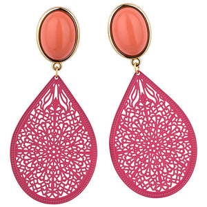 Ohrstecker in Koralle mit zart geprägtem Tropfen in Pink von AmuseToi