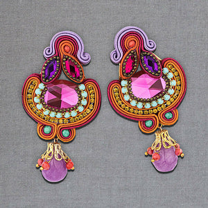 Farbenfrohe Statement-Ohrringe in Orange, Flieder und Pink