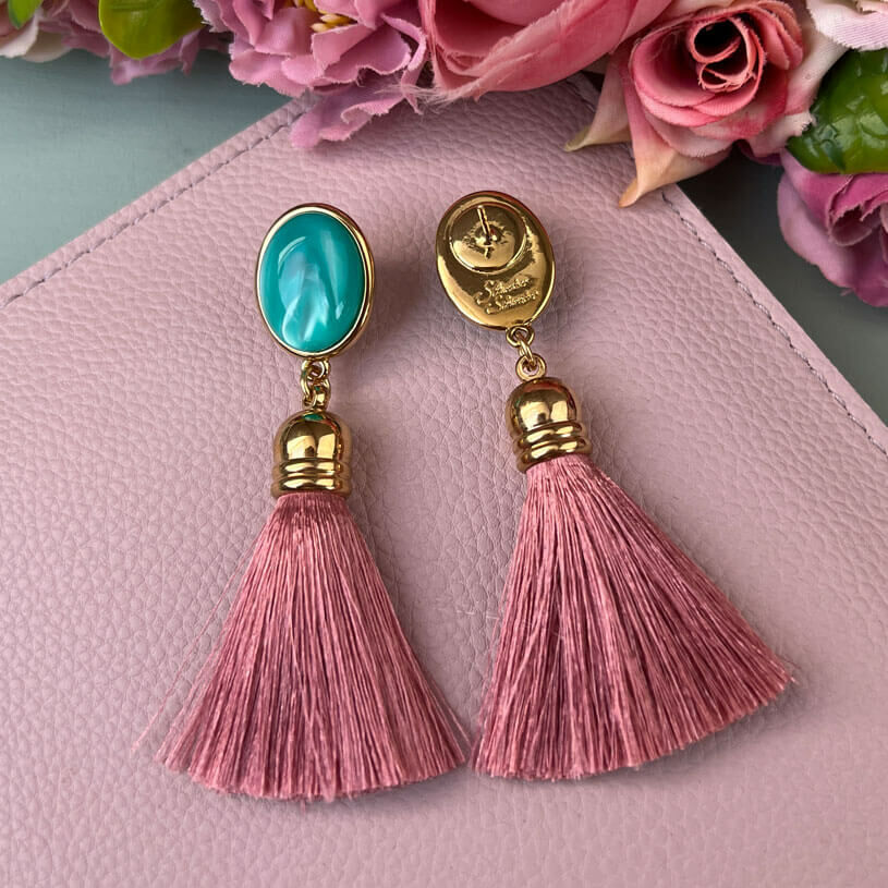 Quasten Ohrringe als Ohrstecker in Türkis mit Quaste in Rosa von AmuseToi