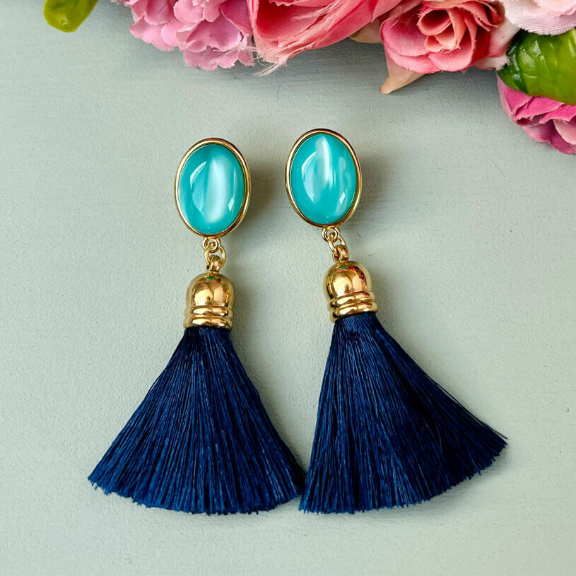 Vergoldete Ohrstecker in Türkis mit Quaste in Marineblau von AmuseToi