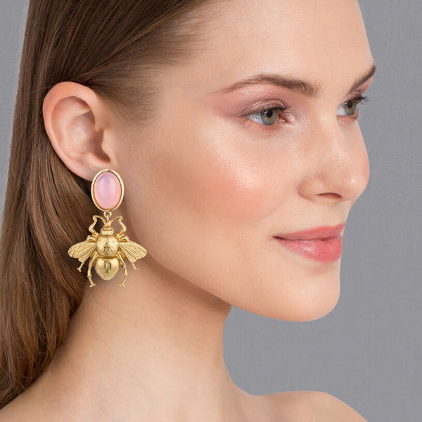 Ohrclips in Rosa mit vergoldeter Hummel von AmuseToi