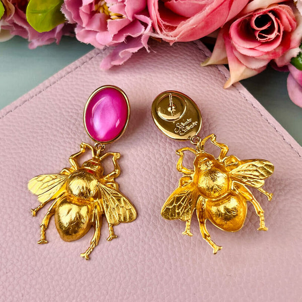 Pinke Ohrstecker mit vergoldeter Hummel von AmuseToi