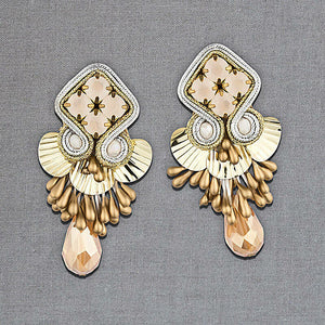 Gold und Silber glänzende Statement-Ohrringe mit Glitzer-Tropfen
