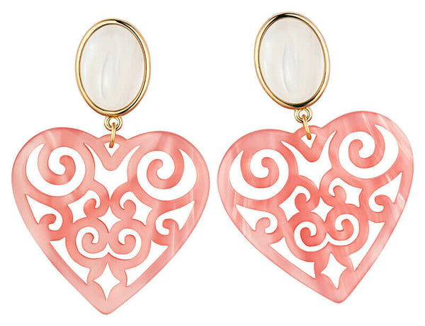 Schöne Herz-Ohrringe mit perlmuttfarbenen Ohrsteckern und Herz-Ornamenten in Rosa von AmuseToi