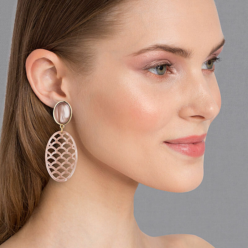 Ohrstecker in Beige mit schimmerndem Oval im Marrakesch-Stil von AmuseToi
