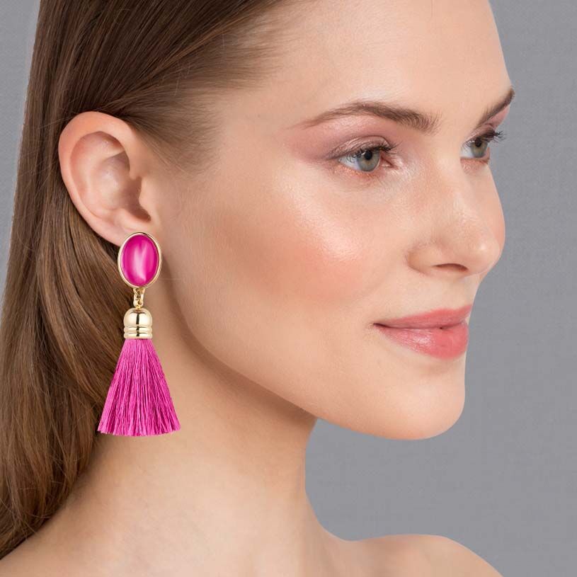 Pinkfarbene Ohrstecker mit schönen seidigen Quasten