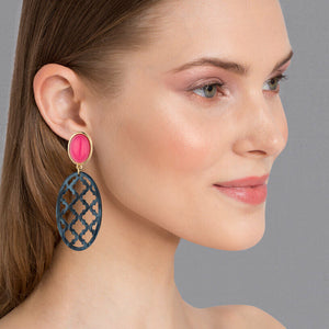 Vergoldete Ohrstecker in leuchtendem Pink mit schönem dunkelblauen Oval im Marrakesch-Stil von AmuseToi