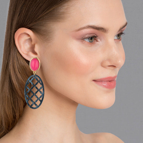 Vergoldete Ohrstecker in leuchtendem Pink mit schönem dunkelblauen Oval im Marrakesch-Stil von AmuseToi