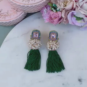 Auffällige Soutache-QuastenOhrringe in Flieder, Rosa und Grün