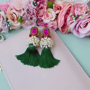 Auffällige Soutache-QuastenOhrringe in Pink und Grün