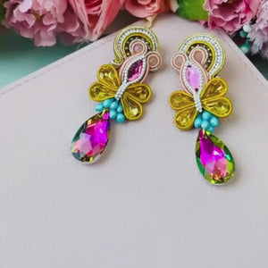 Trendige Soutache-Ohrringe in Gelb, Pink und Blau