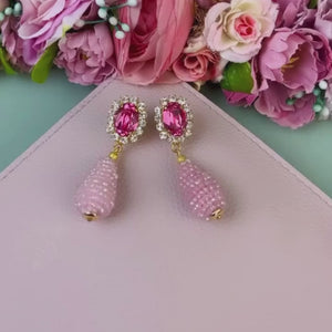 Edel funkelnde Ohrstecker in Rosa mit glitzerndem Tropfen