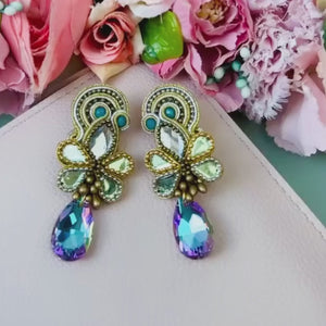 Trendige Soutache-Ohrringe in Gold, Champagner und Blau