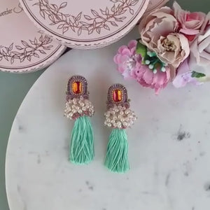 Auffällige Soutache-QuastenOhrringe in Türkis, Flieder und Orange