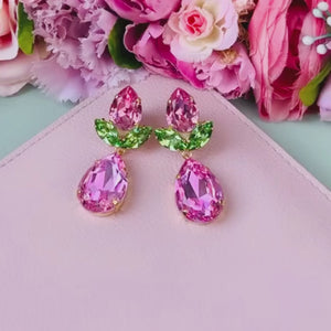 Rosafarbene Tropfen-Ohrstecker mit Glas-Kristallen in Rosa und Grün