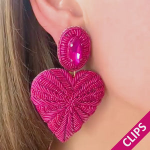Funkelnde Soutacheohrclips als pinkes Herz