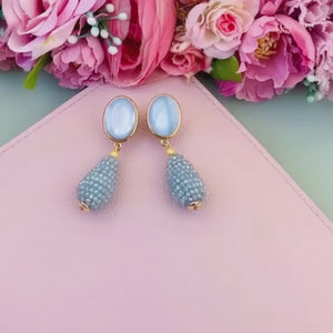 Hellblaue Ohrstecker mit glitzerndem Tropfen von AmuseToi