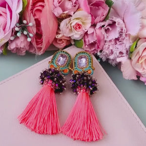 Auffällige Soutache-QuastenOhrringe in leuchtendem Pink, Türkis und Violett