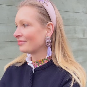 Auffällige Soutache-QuastenOhrringe in Flieder und Gold