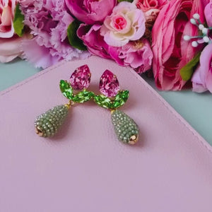 Funkelnde Ohrstecker in Rosa und Grün mit glitzernden Tropfen in Hellgrün