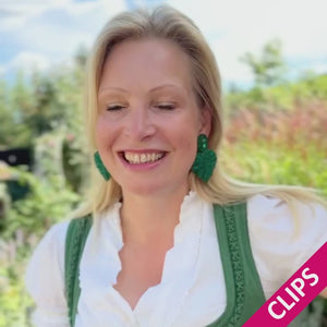 Funkelnde Soutacheohrclips als dunkelgrünes Herz