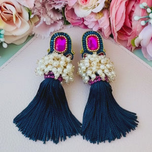 Auffällige Soutache-QuastenOhrringe in Pink und Dunkelblau