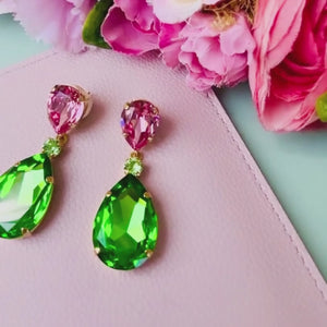 Funkelnde Ohrstecker mit Glas-Kristallen in Grün und Rosa