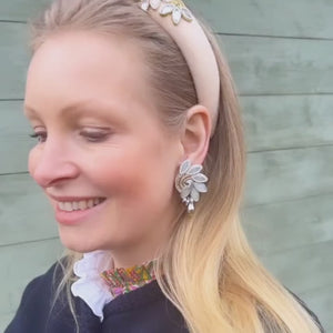 Funkelnde Soutache-Ohrringe in Silber, Weiß und Gold